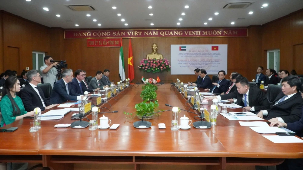 Quang cảnh buổi ký kết 