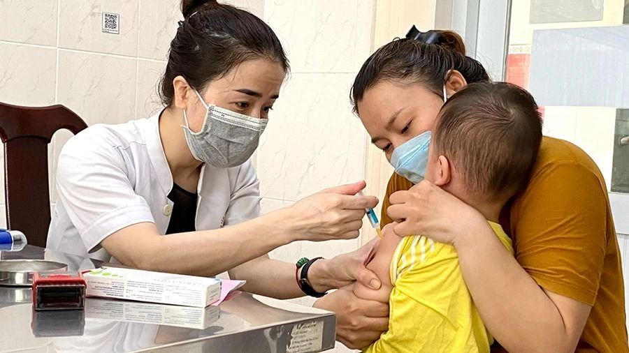 Bộ Y tế đề nghị đẩy mạnh tiêm chủng vaccine sởi cho trẻ em