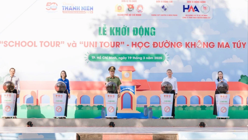 Các đơn vị khởi động chuỗi chương trình “School Tour”, “Uni Tour” - Học đường không ma túy.