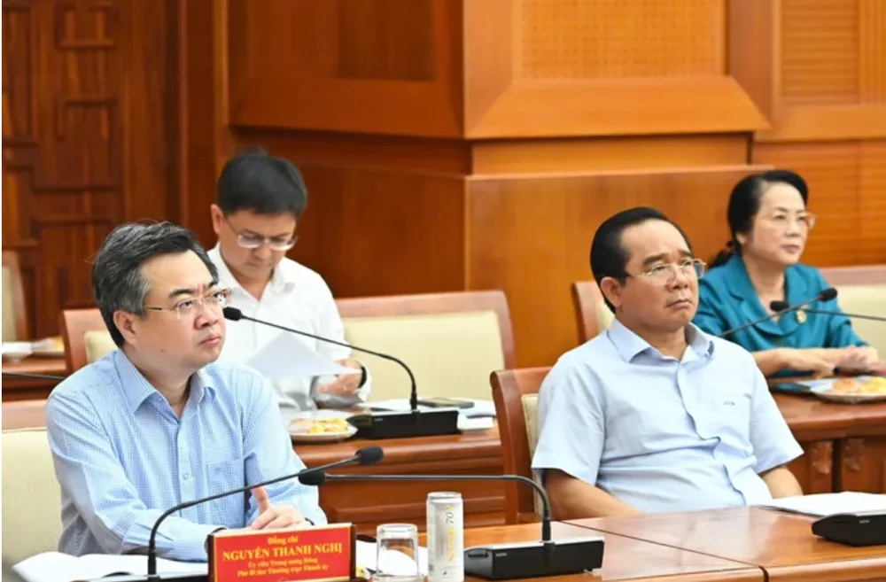 Phó Bí thư Thường trực Thành ủy TPHCM Nguyễn Thanh Nghị và Phó Bí thư, Chủ tịch UBND TPHCM Nguyễn Văn Được dự hội nghị. Ảnh: VIỆT DŨNG Screenshot 2025-04-16 191828.png