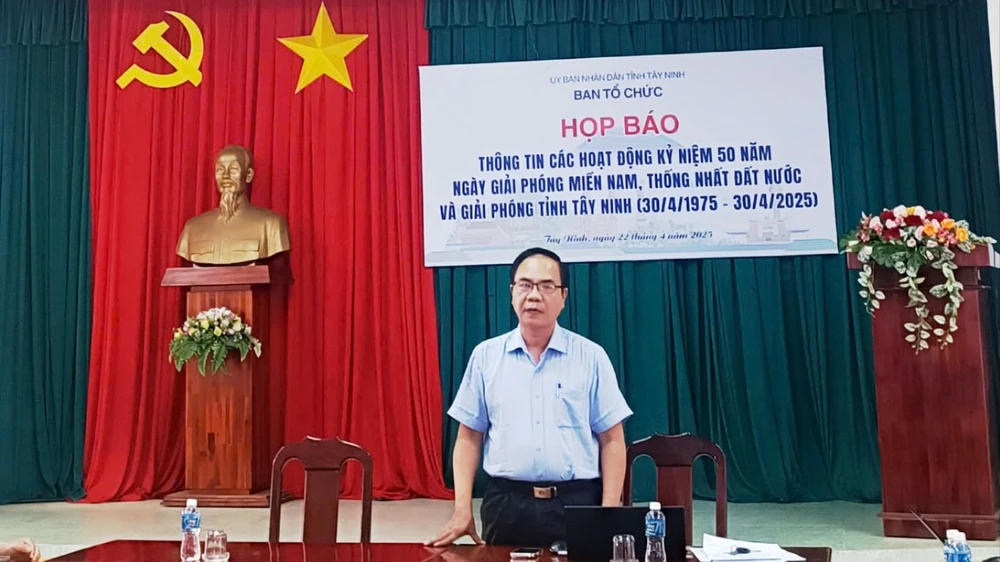 Lãnh đạo sở VH-TT-DL Tây Ninh phát biểu tại họp báo