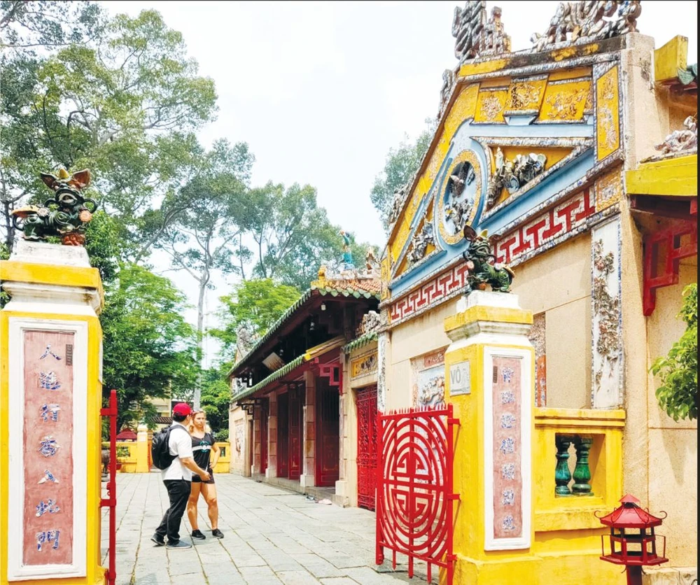 Khách tham quan Lăng Ông Lê Văn Duyệt (quận Bình Thạnh, TPHCM) Screenshot 2025-05-01 144827.png