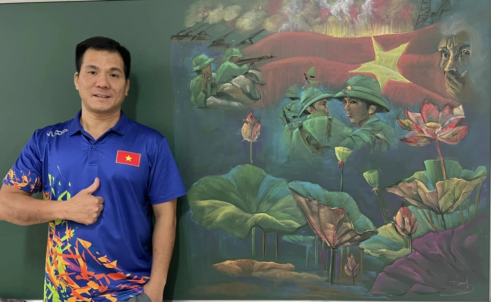 Thầy Hạnh cùng tác phẩm "Người chiến sĩ Quân đội nhân dân Việt Nam" C6A.jpg