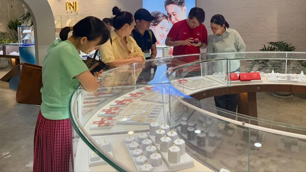 Giá vàng nhẫn 9999 sáng cuối tuần nơi tăng, nơi giảm