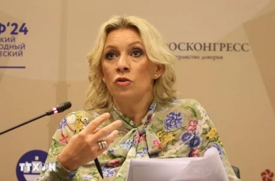 Người phát ngôn Bộ Ngoại giao Nga Maria Zakharova phát biểu tại St. Petersburg, (Nga). Ảnh: Getty Images/TTXVN Screenshot 2025-05-20 202917.png