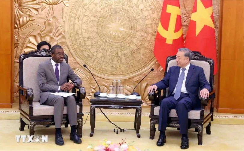 Tổng Bí thư Tô Lâm tiếp ông Lazare Eloundou Assomo, Giám đốc Trung tâm Di sản Thế giới của Tổ chức Giáo dục, Khoa học và Văn hóa của Liên hợp quốc (UNESCO). Ảnh: Phạm Kiên/TTXVN Screenshot (30).png