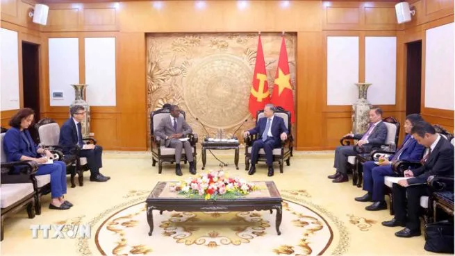 Tổng Bí thư Tô Lâm tiếp ông Lazare Eloundou Assomo, Giám đốc Trung tâm Di sản Thế giới của Tổ chức Giáo dục, Khoa học và Văn hóa của Liên hợp quốc (UNESCO). Ảnh: Phạm Kiên/TTXVN Screenshot (31).png