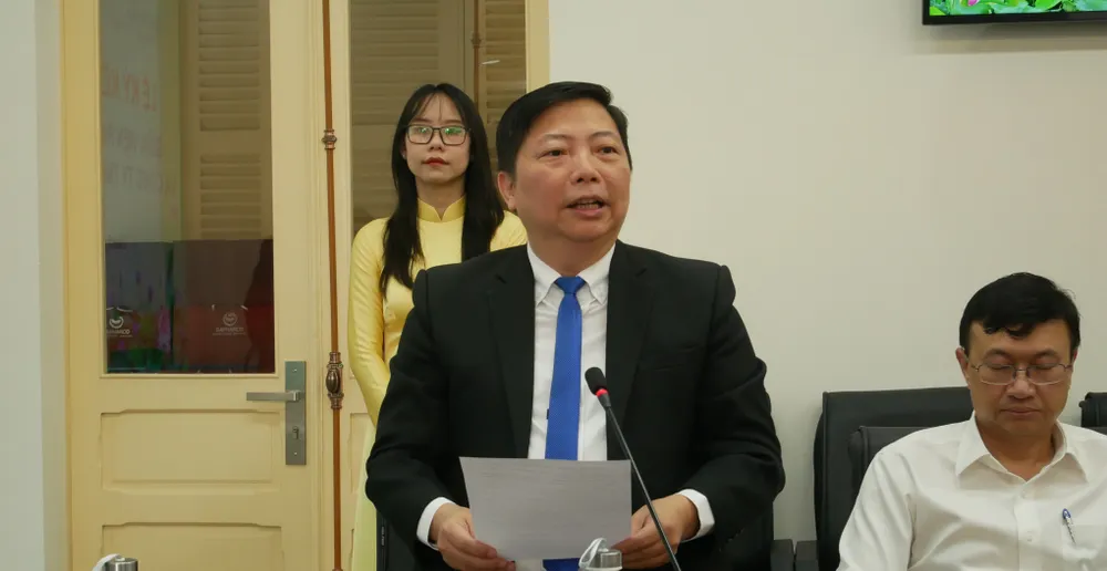 Viện trưởng Viện Pasteur TPHCM Nguyễn Vũ Trung thông tin về ý nghĩa chương trình hợp tác cùng Công ty Sapharco b..JPG