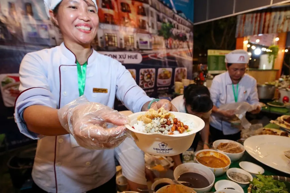 Sự kiện có sự tham gia của hàng trăm nhân sự thuộc hệ thống Saigontourist Group z6683553043125_a9af8de1e96db5f42b077c0481d1a8a8.jpg