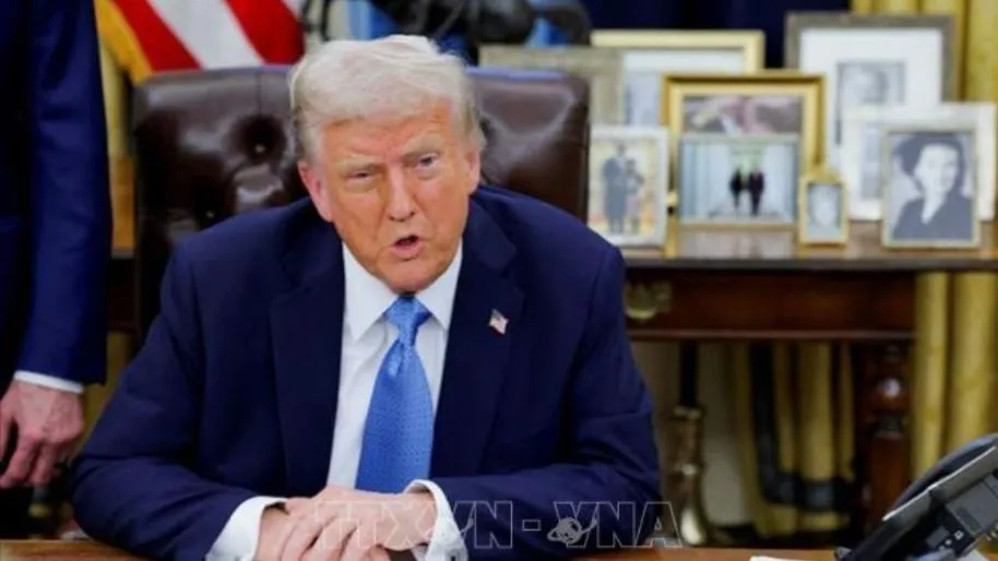 Tổng thống Mỹ Donald Trump ký một sắc lệnh tại Nhà Trắng ở Washington ngày 31-1-2025. Ảnh tư liệu: REUTERS/TTXVN Screenshot 2025-06-19 072258.png