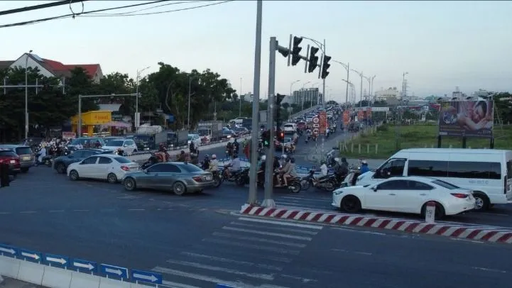 Nút giao thông cầu Hòa Xuân