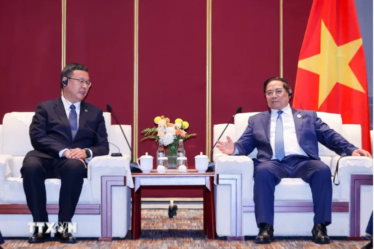 Thủ tướng Phạm Minh Chính tiếp lãnh đạo Tập đoàn xây dựng đường sắt Trung Quốc, Binh đoàn 11 và Tổng Công ty công trình đường sắt. (Ảnh: Dương Giang/TTXVN) Screenshot 2025-06-24 212917.png