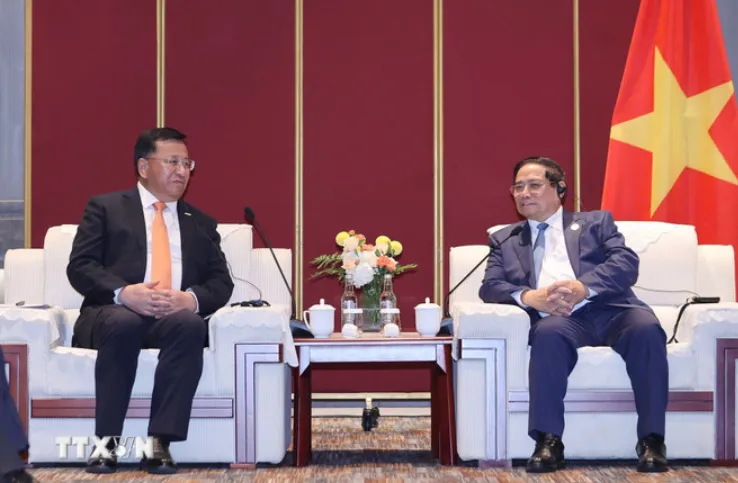 Thủ tướng Phạm Minh Chính tiếp ông Đới Hòa Căn, Chủ tịch Hội đồng quản trị Tập đoàn Xây dựng công trình đường sắt Trung Quốc (CRCC). (Ảnh: Dương Giang/TTXVN) Screenshot 2025-06-24 213106.png