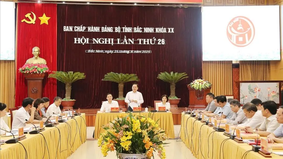 Bí thư Tỉnh ủy Nguyễn Anh Tuấn phát biểu kết luận hội nghị