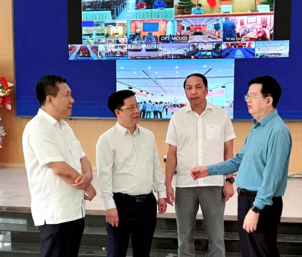 Phó Thủ tướng Mai Văn Chính kiểm tra công tác vận hành thử nghiệm chính quyền địa phương 2 cấp tại tỉnh Kiên Giang 9FBA0408-C091-4F5B-B010-DAA8DCED8DFB.jpeg