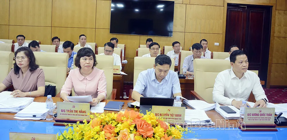 Các đồng chí lãnh đạo tỉnh dự hội nghị 211883_050856f8edb643fd7c0c4d56b7d6f6b8.jpg
