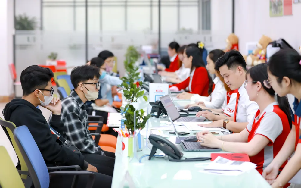 Thí sinh đăng ký xét tuyển học bạ tại Trường ĐH Kinh tế - Tài chính TPHCM Thí sinh đăng ký xét tuyển học bạ tại Trường ĐH Kinh tế Tài chinh TPHCM.jpg