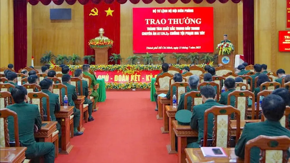 Toàn cảnh buổi trao thưởng. Ảnh: QUANG HUY 1.jpg