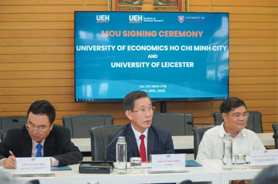 GS-TS Sử Đình Thành phát biểu chào mừng đoàn đại biểu từ Đại học Leicester Screenshot (143).png