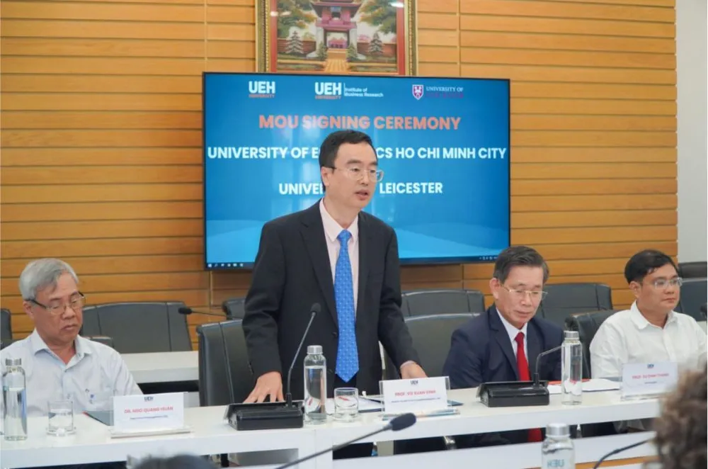 GS-TS Võ Xuân Vinh, Viện trưởng Viện Nghiên cứu Kinh doanh UEH phát biểu tại buổi lễ Screenshot (146).png