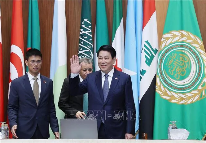 Chủ tịch nước Lương Cường dự và phát biểu chính sách tại Trụ sở Liên đoàn Arab ở thủ đô Cairo, Ai Cập. Ảnh: Lâm Khánh/ TTXVN CTN-Aicap3.jpg