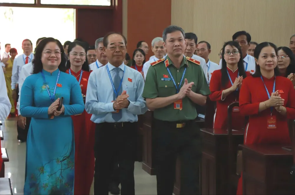 Trưởng Ban Nội chính Thành ủy TPHCM Nguyễn Thị Mỹ Hằng cùng Thiếu tướng Tạ Văn Đẹp, Phó Giám đốc Công an TPHCM tới dự đại hội. Ảnh: XUÂN TRUNG z6881587334158_241bf58bb265d7487dfc1962f02495d4.jpg