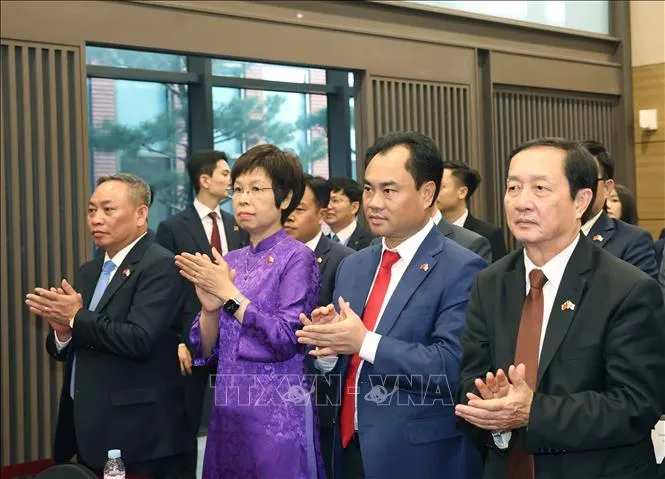 Các đại biểu tham dự buổi gặp. Ảnh: Thống Nhất/TTXVN tbt-to-lam-han-quoc-10082025-07.jpg