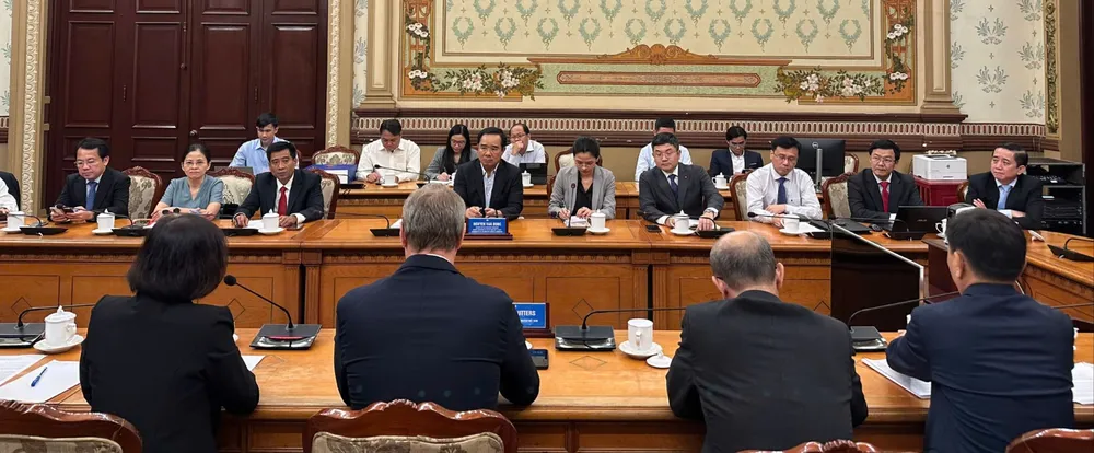 Quang cảnh cuộc làm việc 2571634a554edd10845f.jpg