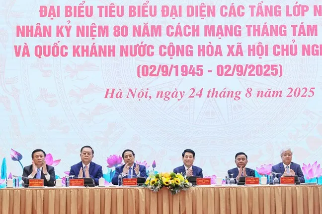 Các đồng chí lãnh đạo chủ trì hội nghị chu-tri-hoi-nghi-3280-2610.jpg