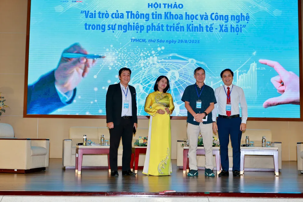 Các chuyên gia thảo luận tại hội thảo z6962877693549_816e253031956e2159553c20964dbdb7.jpg