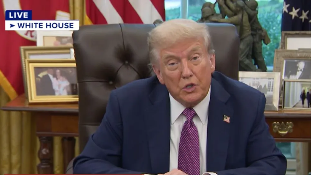 Tổng thống Mỹ Donald Trump tại buổi ký sắc lệnh hành pháp để đổi tên Bộ Quốc phòng. Ảnh: ABC NEWS