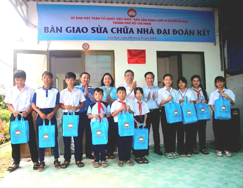 Đoàn công tác tặng quà các em học sinh vượt khó, học giỏi Messenger_creation_F97FE4CF-0FC2-4910-BCE8-EDD4EDB5B288.jpeg
