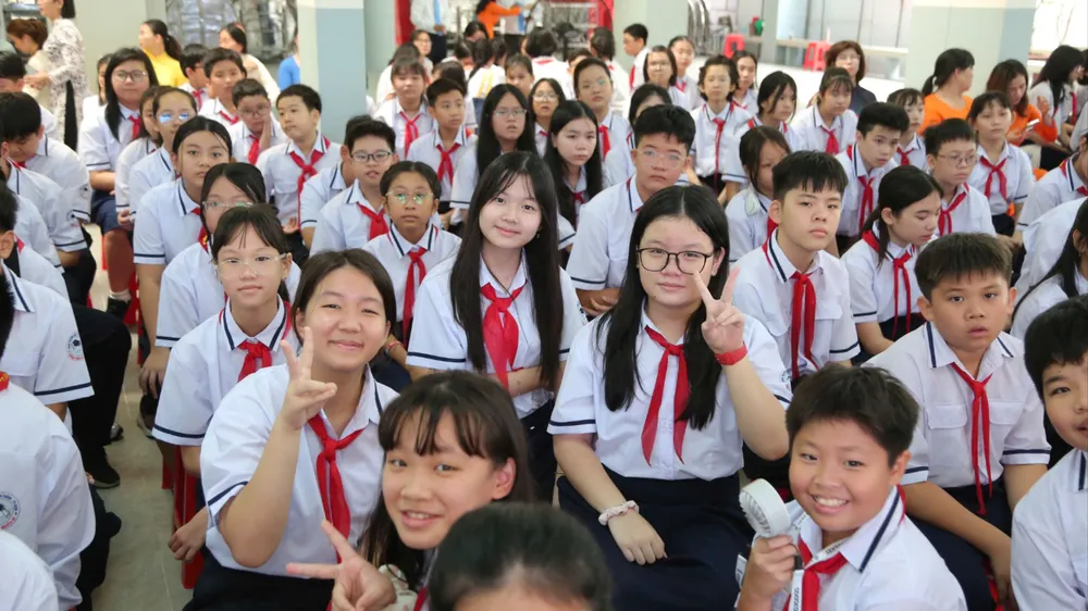 Học sinh Trường THCS Nguyễn Du (phường Bến Thành) trong ngày khai giảng năm học 2025-2026