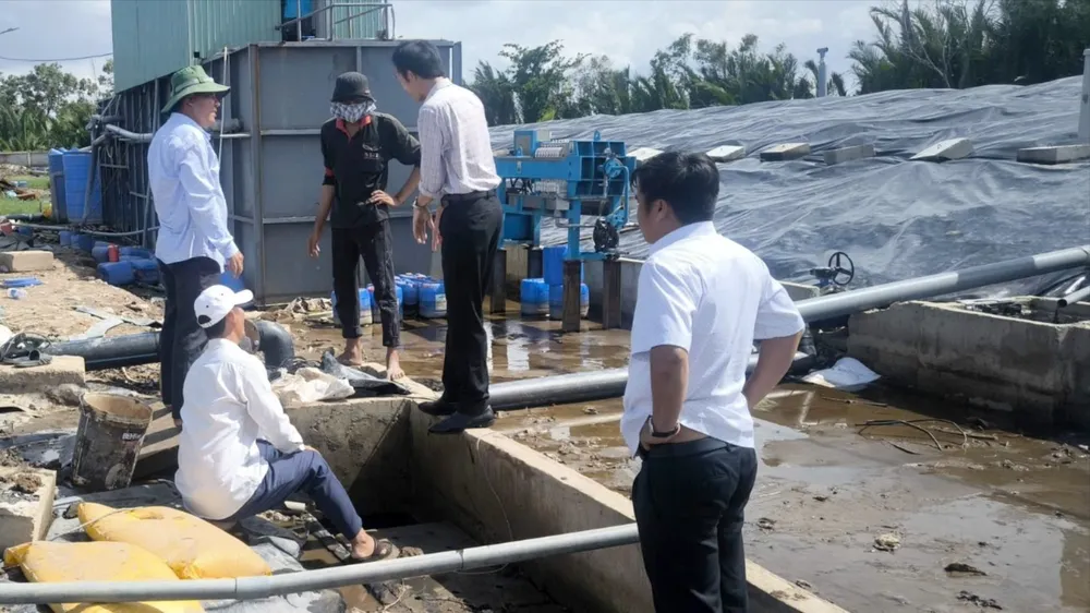 Lãnh đạo Sở NN-MT tỉnh Vĩnh Long kiểm tra hiện trường bãi rác An Hiệp chiều 20-9