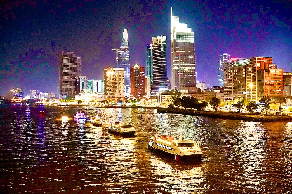 Tàu du lịch đêm trên sông Sài Gòn, giữa lòng TPHCM rực rỡ ánh đèn V1f.jpg