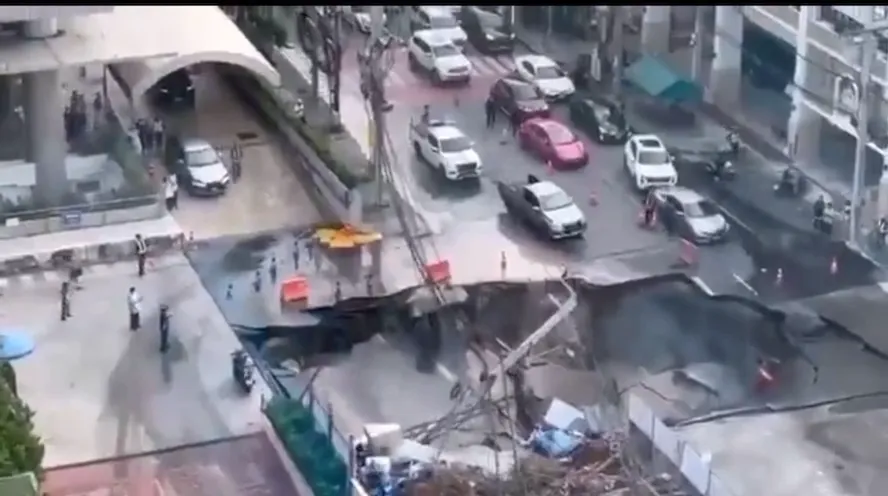Hình ảnh vụ sụt lún tại Thủ đô Bangkok. Ảnh: NATION avatar-of-video-1555020.png