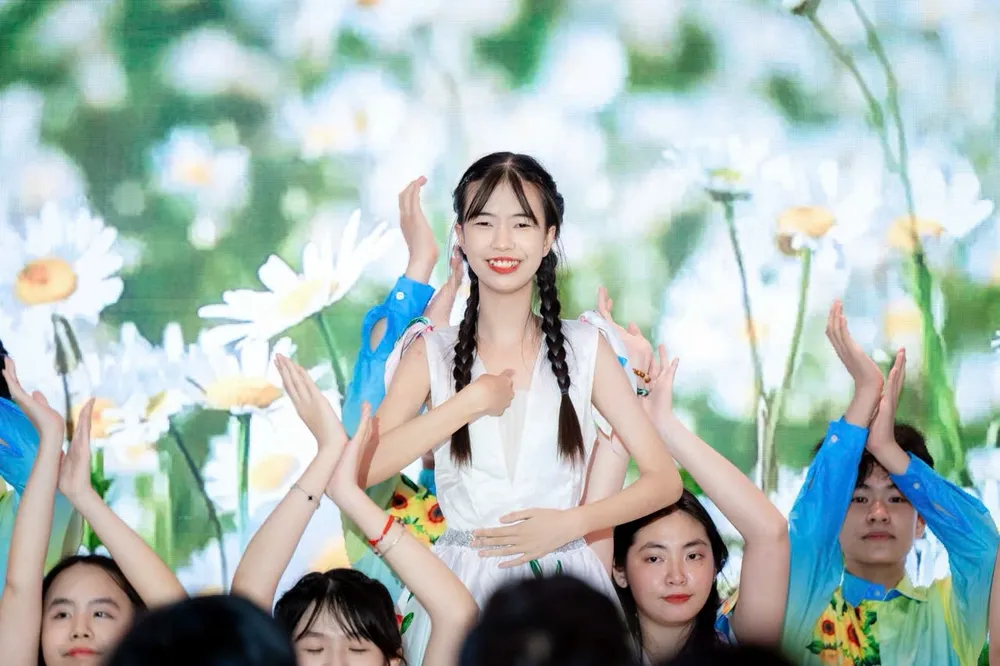 Tiết mục múa do các em ở trường khiếm thính chuyên biệt hy vọng Bình Thạnh thể hiện tại lễ tổng kết z7079217761569_01fd44f0f460c16885728d04dd2294ff.jpg