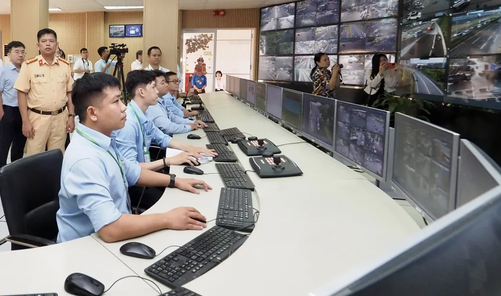 Hoạt động tại Trung tâm Quản lý điều hành giao thông đô thị TPHCM. Ảnh: Hoàng Hùng F3a.jpg