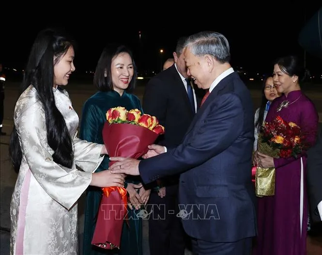 Lễ đón Tổng Bí thư Tô Lâm và Phu nhân tại sân bay quốc tế Sofia. Ảnh: Thống Nhất/TTXVN don-231025.jpg