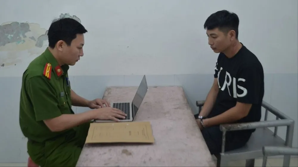 Cơ quan Công an lấy lời khai của Bàn Văn Vỹ