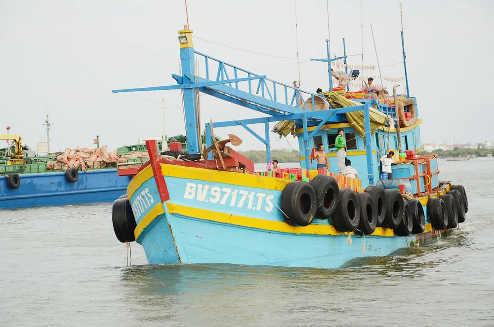 Tàu cá đánh bắt xa bờ TPHCM vươn khơi !5d.jpg