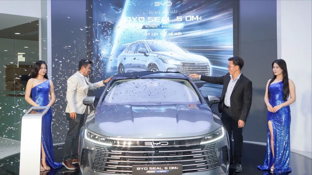 Giá bán chính thức của BYD Seal 5 là 696 triệu đồng