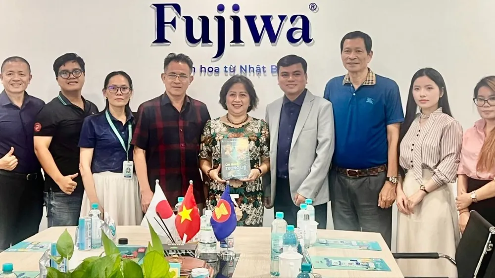 Hai bên ký kết biên bản ghi nhớ (MOU) hợp tác chiến lược toàn diện. Ảnh: QUỐC HÙNG