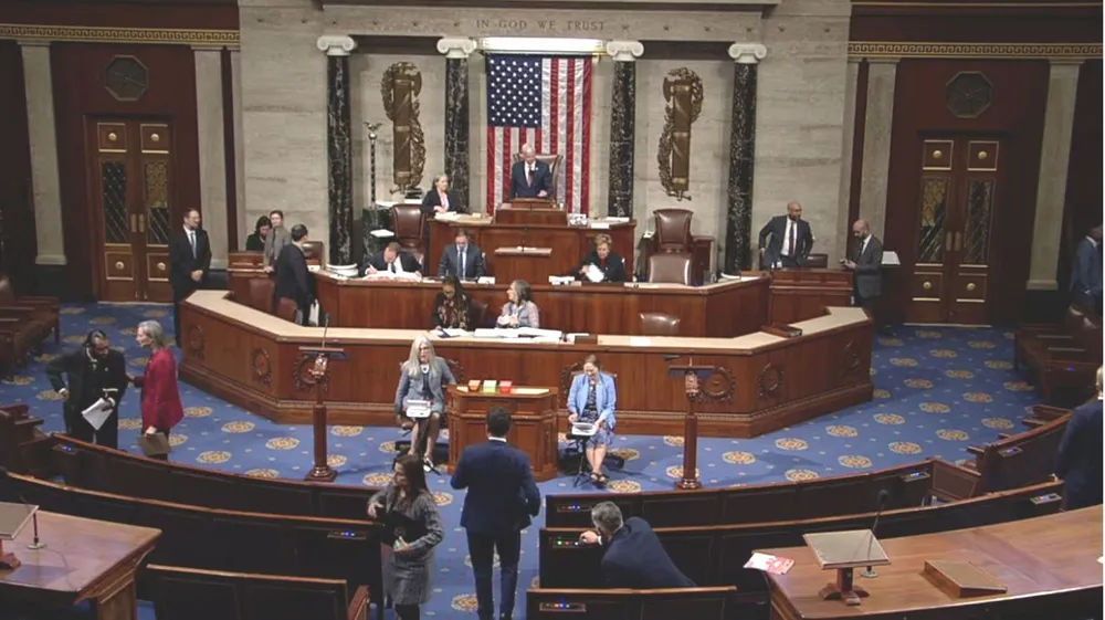 Phiên thông qua ngân sách của Hạ viện Mỹ tối 12-11. Ảnh: House TV