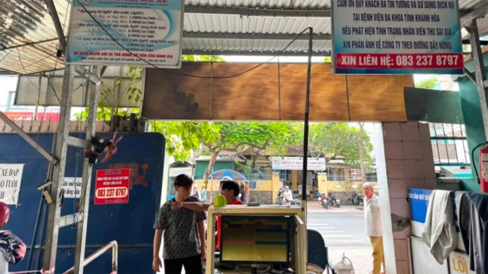 Cổng số 9, Bệnh viện Đa khoa Khánh Hòa. Ảnh: L.T