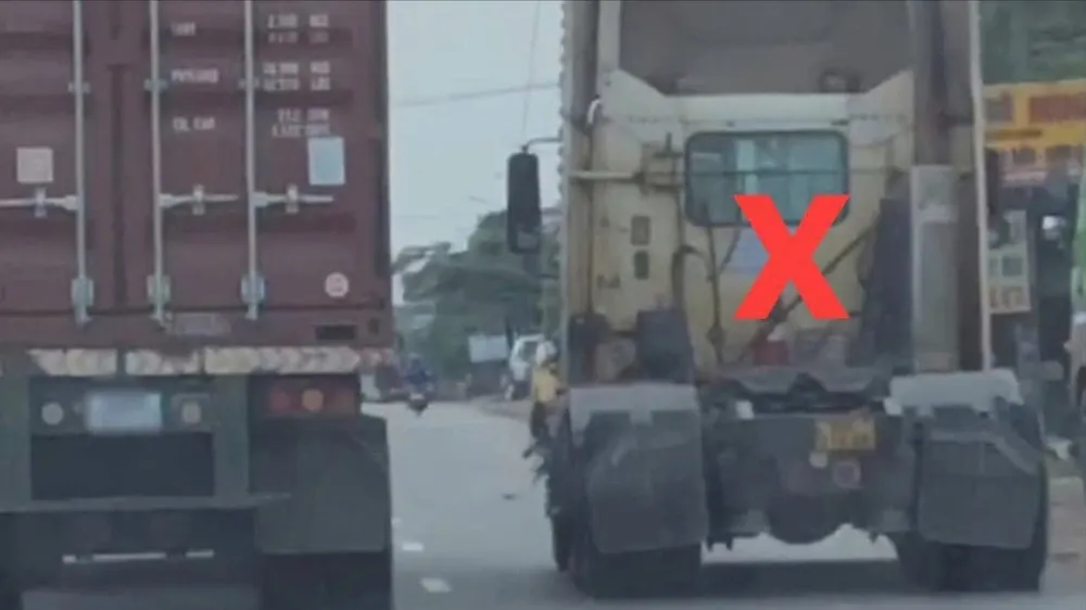 Tài xế liên tục chuyển làn trên quốc lộ 1A 