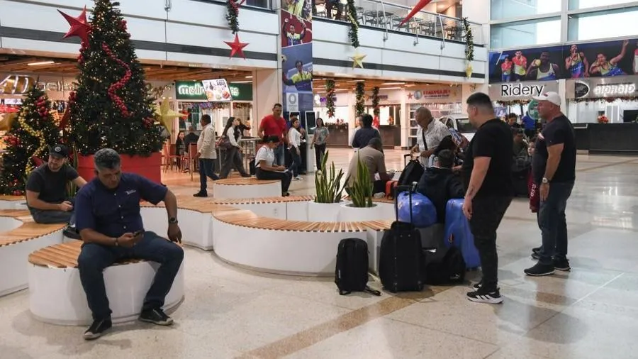 Hành khách tại sân bay quốc tế Maiquetía Simón Bolívar. Ảnh: XINHUA 