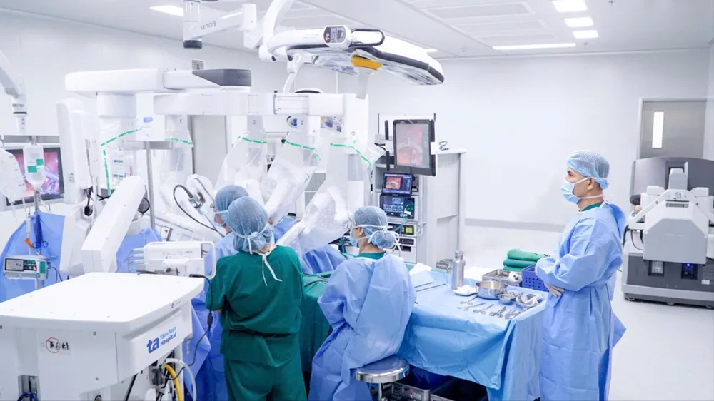 Một ca mổ với robot Da Vinci Xi tại Bệnh viện Đa khoa Tâm Anh