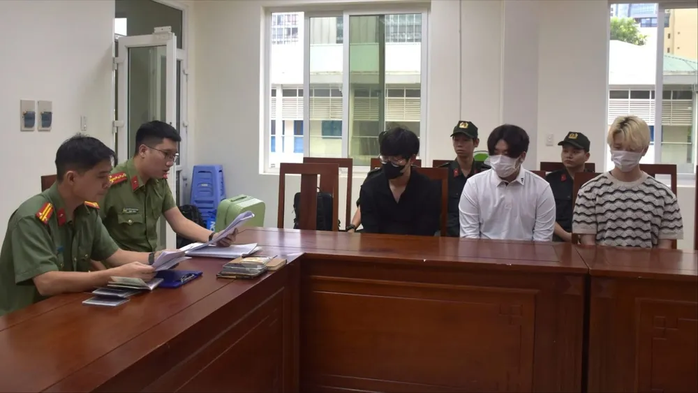 Các nghi phạm tại cơ quan công an. Ảnh: CACC