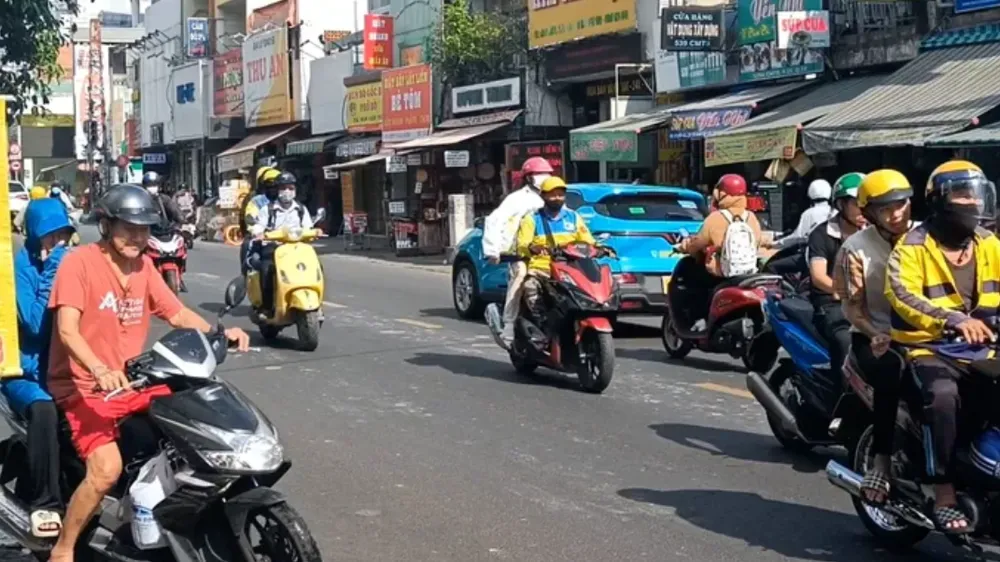 Bandar Raya Ho Chi Minh akan mengalami hari yang cerah dan tiada hujan pada waktu malam. Suhu tertinggi ialah 31-33 darjah Celsius. Screenshot 2025-12-13 064030.png